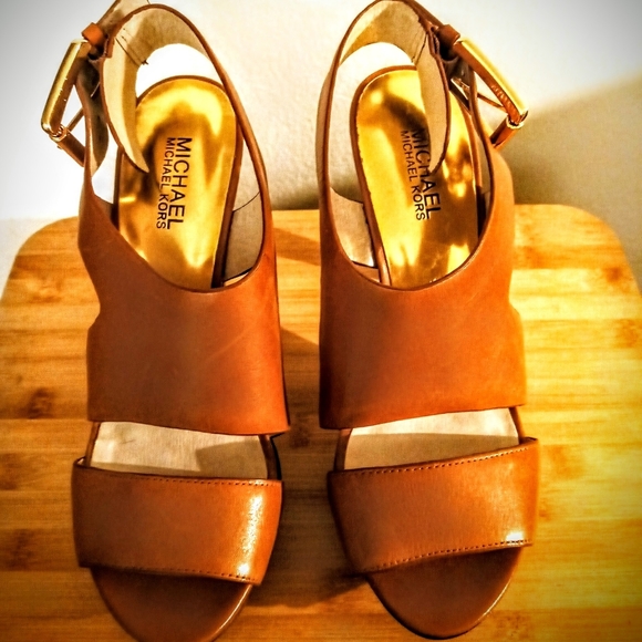 MICHAEL KORS CARLA WEDGE SIZE 7 - Picture 4 of 7